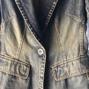 Gap denim jacket with a tapered distressed look very slimming